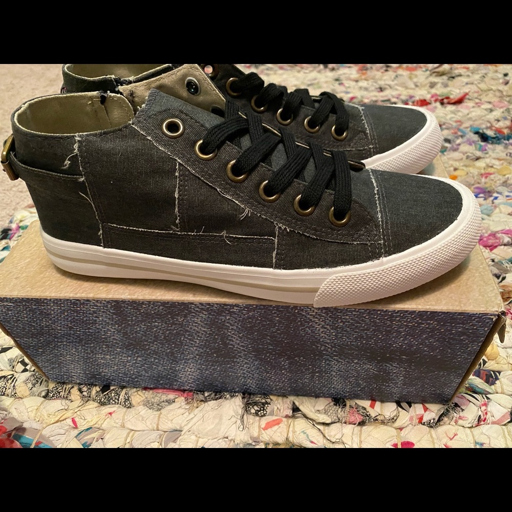 Women’s fashion sneakers